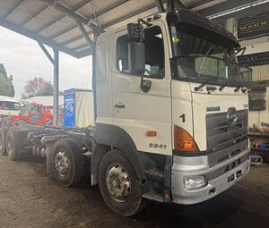 2013 Hino 700